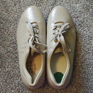 SAS Free Time Beige Women's Walking Sneakers - 10